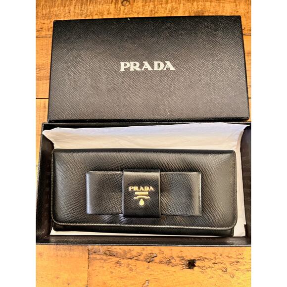 PRADA Black Saffiano Leather Continental Bow Wallet W/Authenticity Card and Box - Picture 2 of 16
